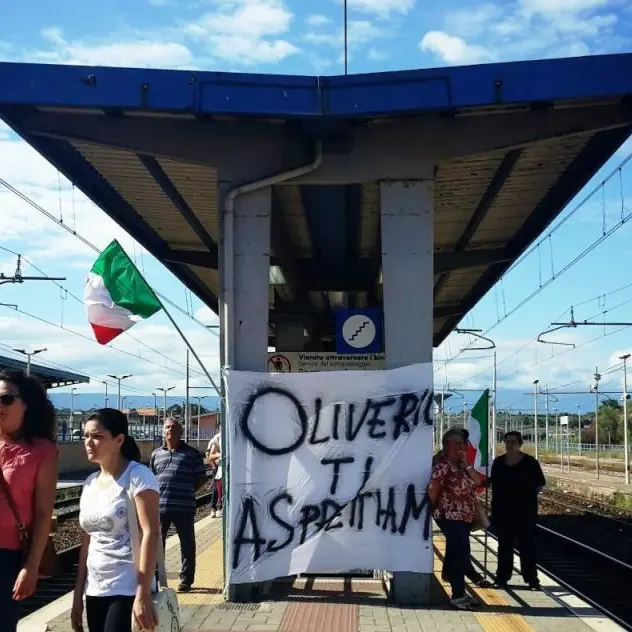 I commercianti di Nicotera occupano la stazione ferroviaria di Rosarno