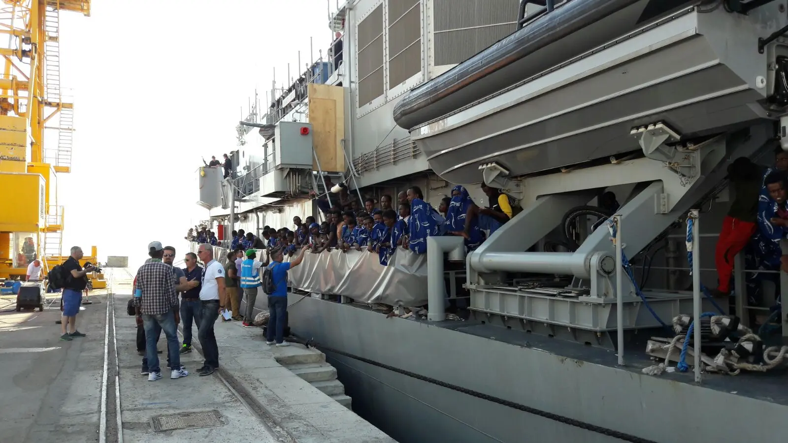 Sbarcati 600 migranti al Porto di Vibo Marina