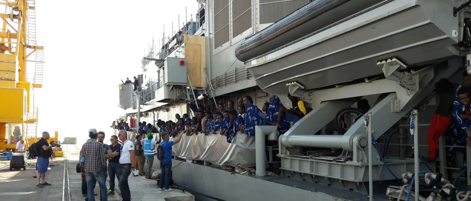 Sbarcati 600 migranti al Porto di Vibo Marina