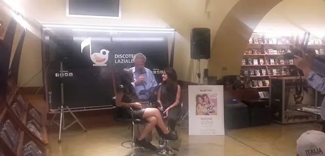 Chiara e Martina protagoniste alla Discoteca Laziale