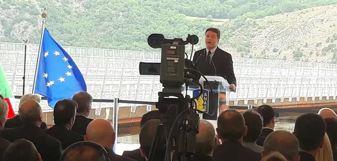 Renzi a Laino Castello per inaugurare il Viadotto Italia: «Il 22 dicembre la Sa-Rc sarà terminata»