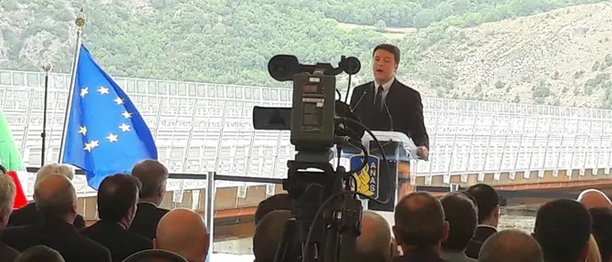 Renzi a Laino Castello per inaugurare il Viadotto Italia: «Il 22 dicembre la Sa-Rc sarà terminata»