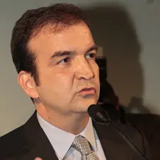 Pd: «Sceneggiata di Occhiuto di fronte a Renzi»