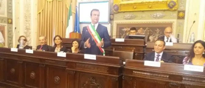 Cosenza, Caputo presidente del consiglio. Torna il tema dell'incompatibilità del sindaco