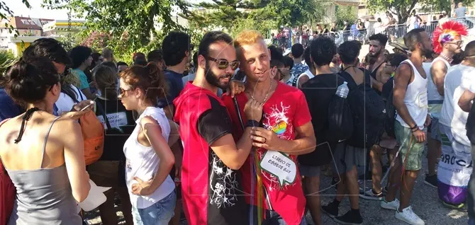 Tropea si tinge dei colori dell’arcobaleno - VIDEO