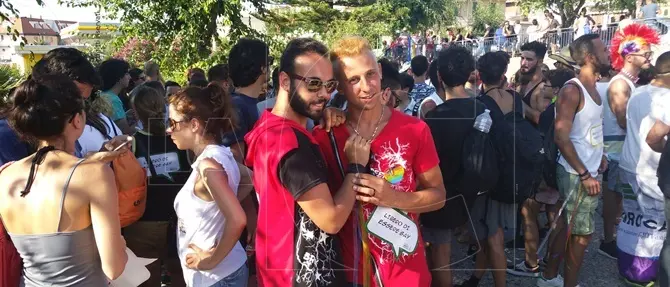 Tropea si tinge dei colori dell’arcobaleno - VIDEO