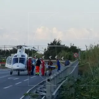 Finisce con l’auto in una scarpata: grave giovane nel Cosentino