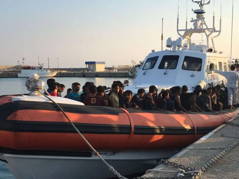 In 80 sbarcati a Roccella dopo 5 giorni e 6 notti in mare - VIDEO