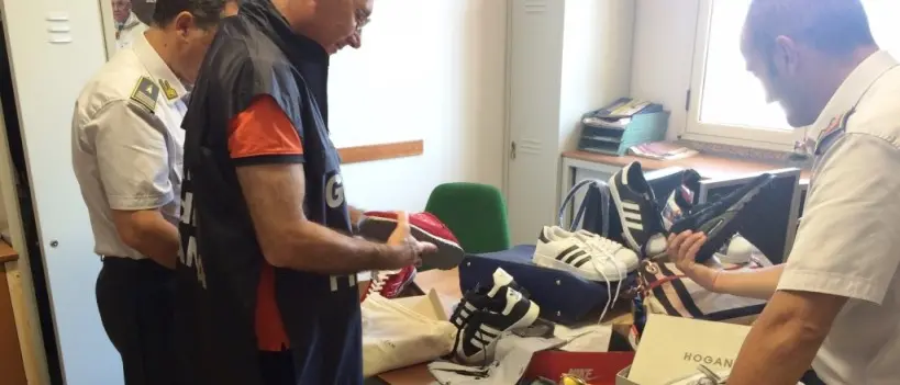 Capi di marca contraffatti, maxi-sequestro a Rossano