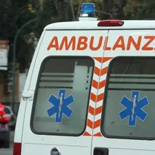 Salerno-Reggio Calabria, auto ribaltata e un ferito grave