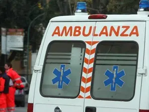 Salerno-Reggio Calabria, auto ribaltata e un ferito grave