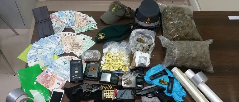 Armi, droga e denaro: un arresto a Lamezia
