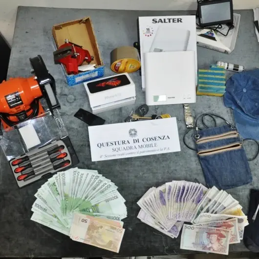 Furti in appartamento, due arresti a Cosenza