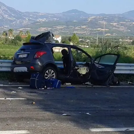 Tragico incidente sulla 106, muore un'intera famiglia