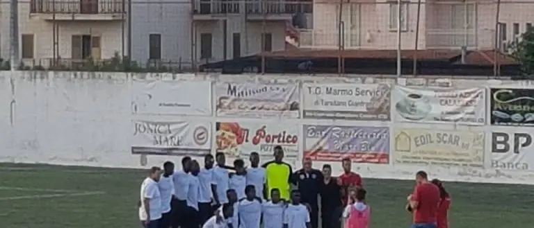 Un calcio all'indifferenza: protagonisti migranti e italiani