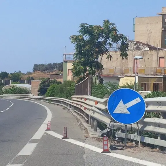 Giunti e barriere in condizioni precarie al Porto di Reggio