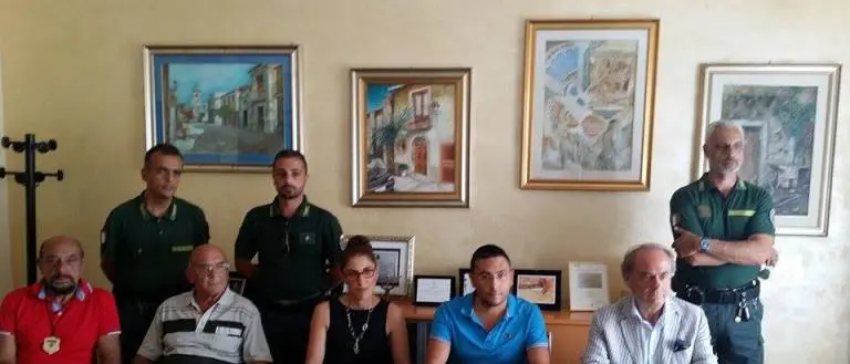 Emergenza rifiuti a Rosarno, ci pensano le guardie zoofile