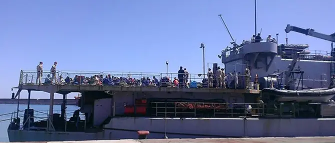 190 migranti sbarcati a Crotone