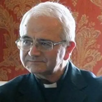 Vescovo costretto a “barricarsi” in chiesa - VIDEO