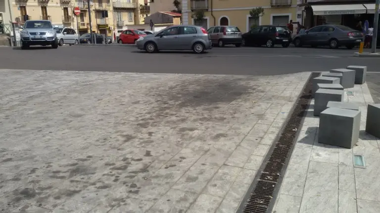 Lamezia, Piazza d'Armi ridotta a terminal bus