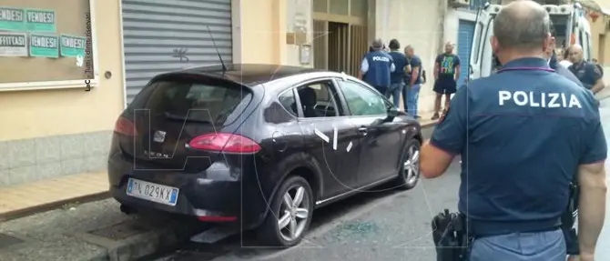 Spari contro l’auto del pregiudicato accusato di avere portato un ragazzino a tentare il suicidio