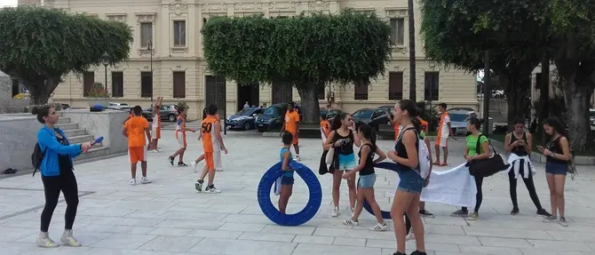 Impianti sportivi occupati dai migranti: scatta la protesta a Reggio (FOTO)