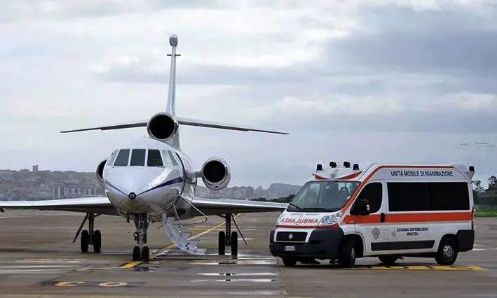 Bimba cade dal balcone, trasportata a Roma da un mezzo dell'aeronautica militare