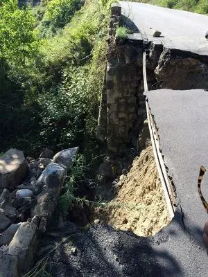 Crolla un ponte, Petilia Policastro isolato da mezzi 118 e Vigili del fuoco