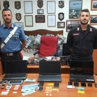 Prodotti venduti sul web e mai consegnati, 18 indagati