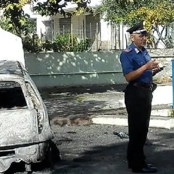 Satriano, auto della Polizia locale in fiamme: denunciata una donna