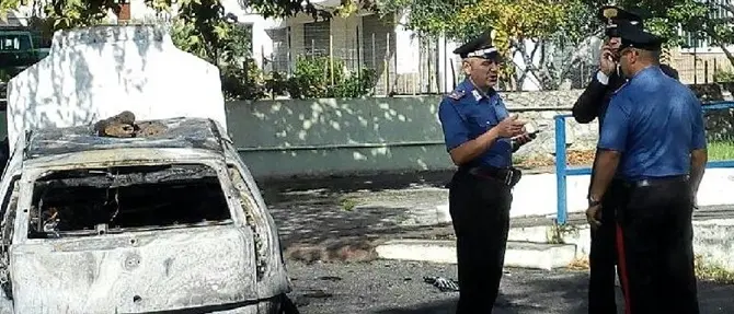 Satriano, auto della Polizia locale in fiamme: denunciata una donna