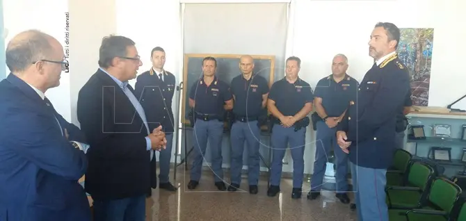 Cosenza, polizia aiuta madre e figli minori: encomio per gli agenti