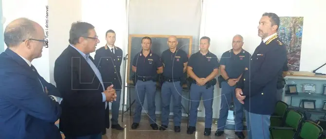 Cosenza, polizia aiuta madre e figli minori: encomio per gli agenti