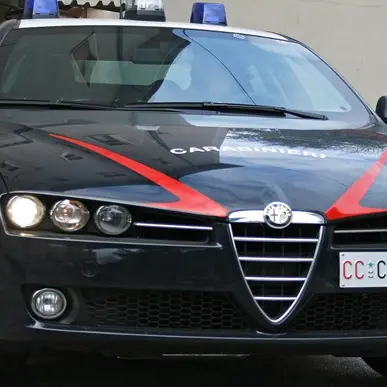 Ferito con delle forbici e derubato: notte di terrore per un 30enne di Cosenza