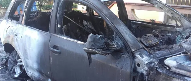 Catanzaro, in fiamme l’auto di un consigliere comunale -VIDEO