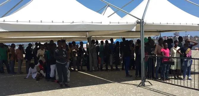 In arrivo a Corigliano 415 migranti. Ci sono anche 3 salme