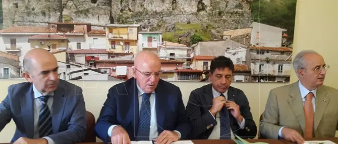 Oliverio presenta l’alta velocità anche per la Calabria
