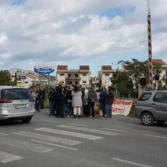 Mandatoriccio, migranti ospitati in un albergo: protestano i cittadini