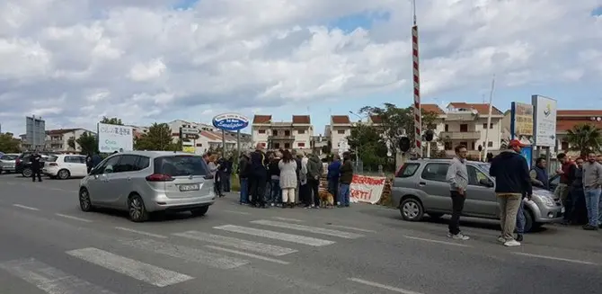 Mandatoriccio, migranti ospitati in un albergo: protestano i cittadini