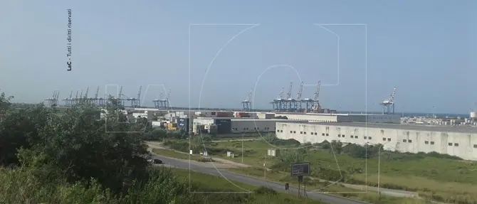 Esuberi al Porto di Gioia Tauro, i lavoratori incassano il sostegno del sindaco Idà