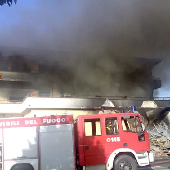 Lamezia, incendiati container destinati alla Caritas