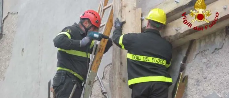 Messa in sicurezza dei siti, l'impegno dei Vigili del fuoco Calabria nelle zone del sisma