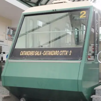 Catanzaro, gli studenti chiedono la riapertura della funicolare