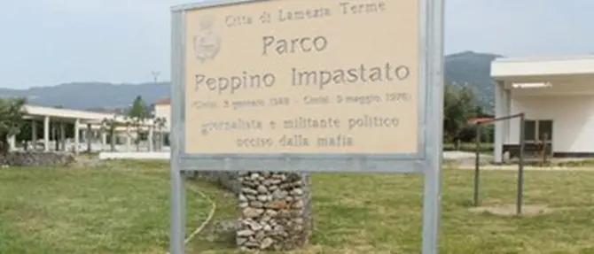 Lamezia, danneggiano le strutture del Parco Impastato: «Ci annoiavamo»