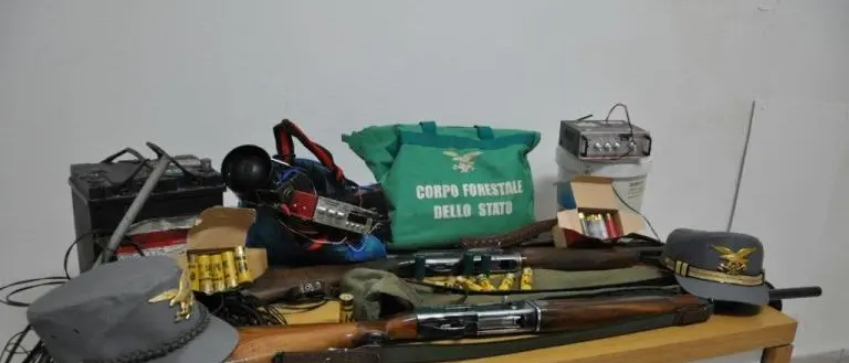 Caccia, a Rende la Forestale sequestra richiami elettroacustici