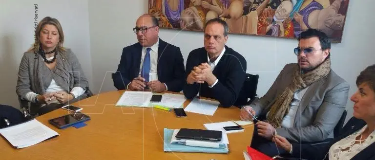 Cosenza, l’opposizione attacca: «Centro storico lasciato nel degrado»