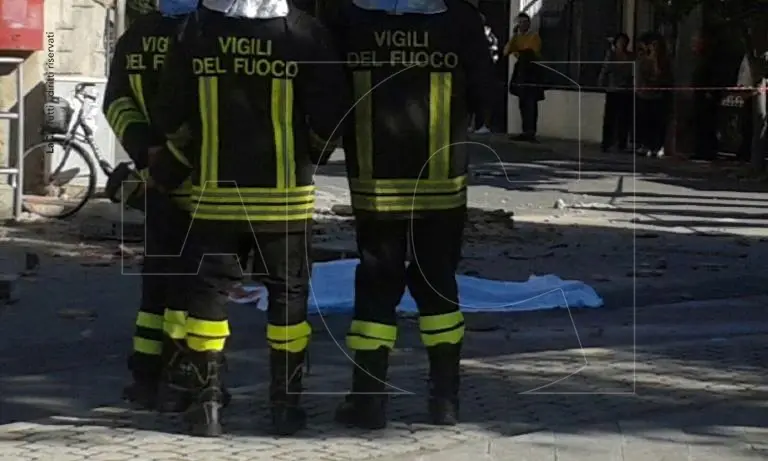 Crolla un balcone a San Ferdinando, muore 72enne