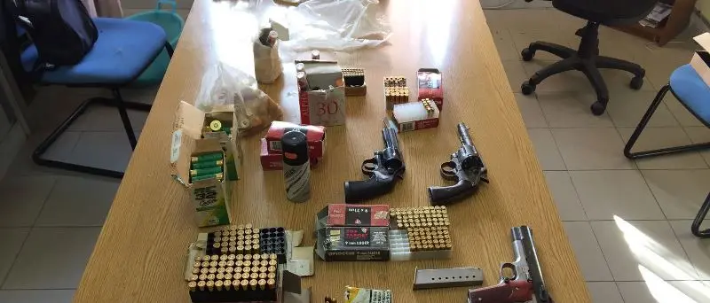 Possesso di armi e munizioni, a Briatico arrestati zio e due nipoti