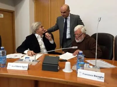 Consiglio comunale di Cosenza, Sgarbi tra i banchi -VIDEO