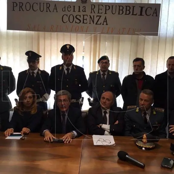Traffico internazionale di auto e usura: 39 arresti a Cosenza (NOMI-FOTO-VIDEO)